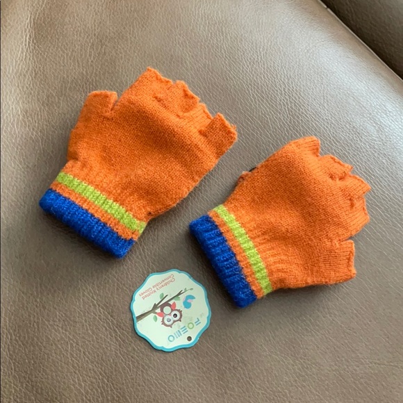 NWT children’s knitted convertible gloves - Picture 5 of 6